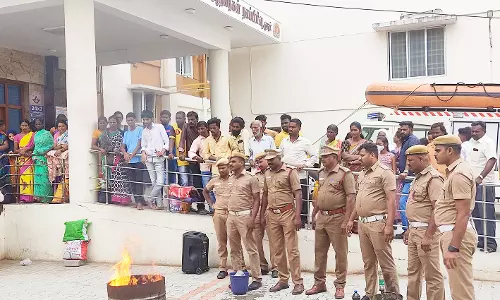 ஓசூர் அரசு ஆஸ்பத்திரியில் தீயணைப்பு துறை சார்பில், செயல்விளக்க நிகழ்ச்சி