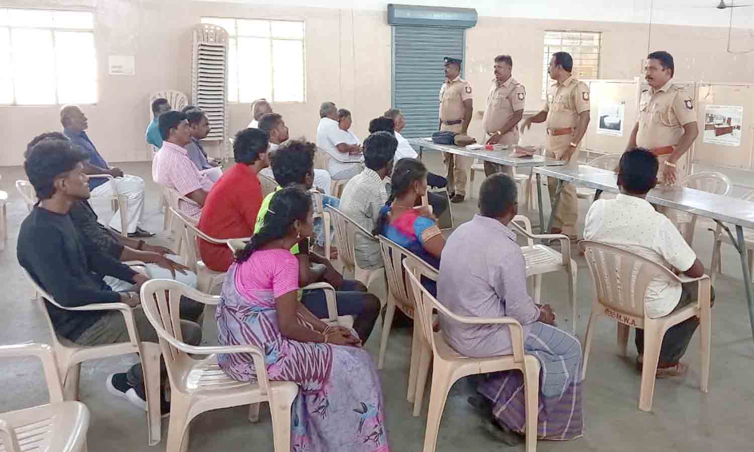 பல்லடத்தில் காவல்துறை சார்பில் பொதுமக்கள் குறைதீர்க்கும் சிறப்பு முகாம்