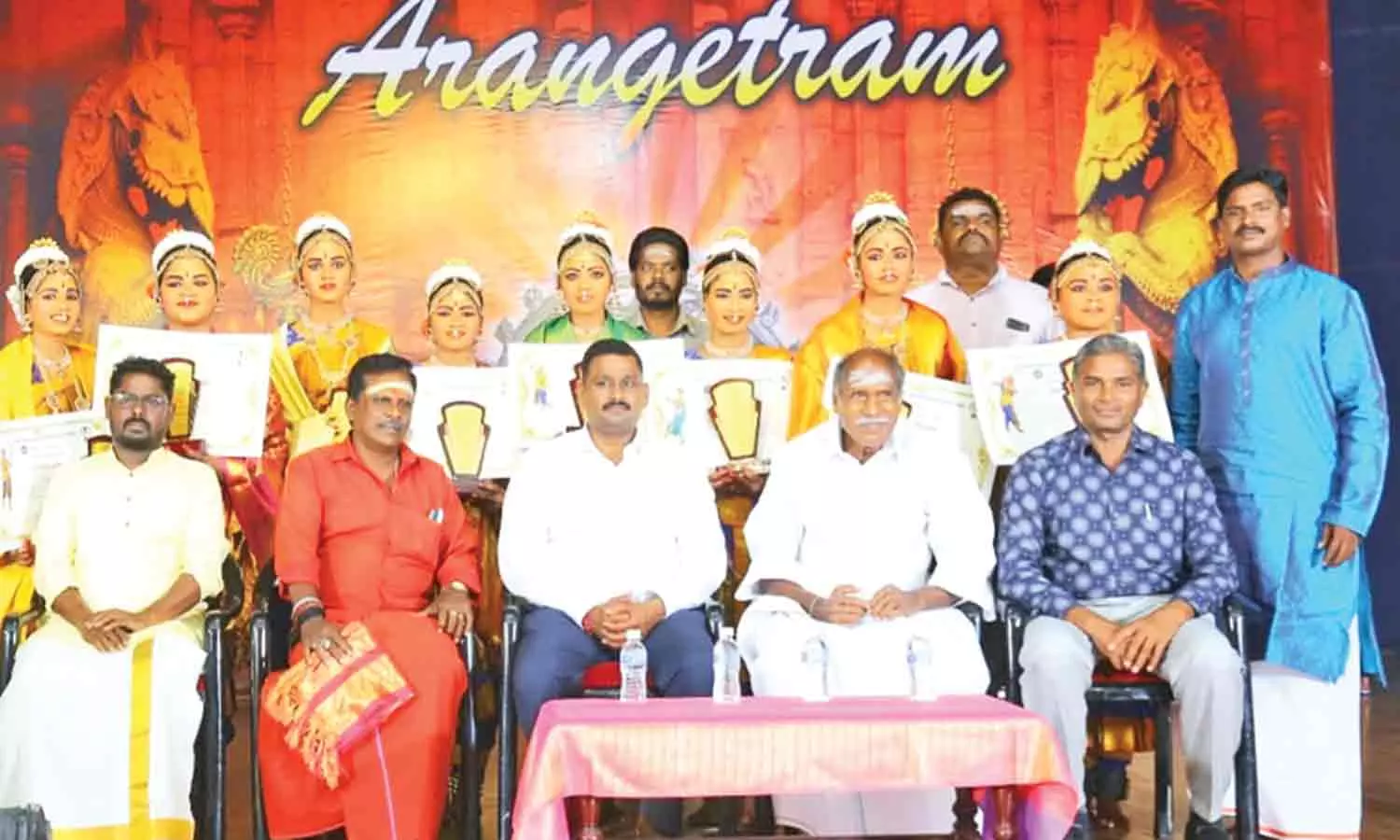 கம்பன் கலை அரங்கத்தில் பரதநாட்டியம் அரங்கேற்றம் கம்பன் கலை அரங்கத்தில் பரதநாட்டியம் அரங்கேற்றம்