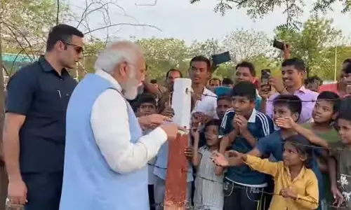பிரதமர் ஆகும் ஆசை இல்லையா? என சிறுவர்களிடம் கேள்வி கேட்ட மோடி