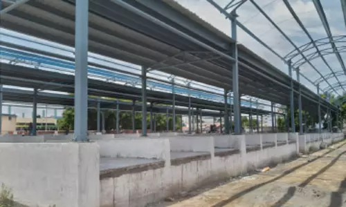 வெள்ளகோவிலில் ரூ.3.81 கோடியில் தினசரி மார்க்கெட் கட்டும் பணிகள் தீவிரம்