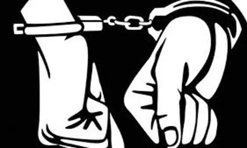 மது விற்ற 2 பேர் கைது