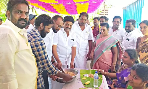 தி.மு.க. சார்பில் அன்னதானம்