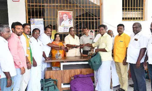 பயனாளிகளுக்கு நாதஸ்வரம், தவில்