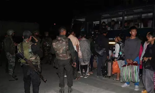 மணிப்பூர் வன்முறை.. 8 மாவட்டங்களில் ஊரடங்கு அமல்: அமைதியை ஏற்படுத்த ராணுவம் வரவழைப்பு