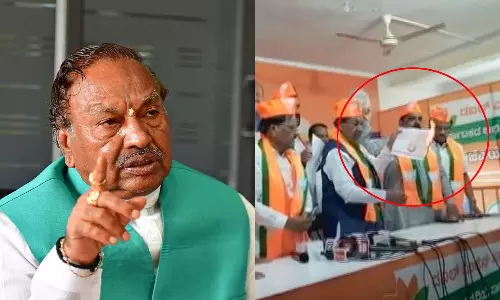 அது எப்படி செய்வீங்க? காங்கிரஸ் தேர்தல் அறிக்கையை தீயிட்டு எரித்த கேஎஸ் ஈஸ்வரப்பா!