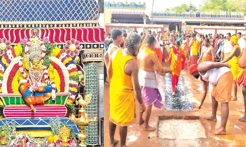 கஞ்சமலை சித்தர் கோவிலில் காளியம்மனுக்கு தீ மிதி திருவிழா