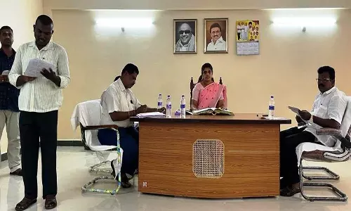 ஊராட்சிகளில் தொடர்ந்து பணிபுரியும் செயலாளர்களை மாற்ற வேண்டும்