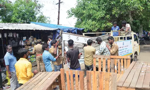 காந்திபுரம் பஸ் நிலையத்தில் ஆக்கிரமிப்பு கடைகள் இடித்து அகற்றம்