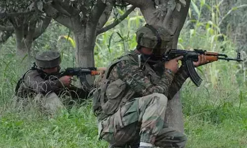 காஷ்மீர் மாநிலத்தில் 2 பயங்கரவாதிகள் சுட்டுக்கொலை