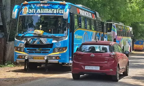 சுற்றுலா வாகனங்கள் ஆக்கிரமிப்பால் அதிகரித்து வரும் சுகாதார சீர்கேடுகள்