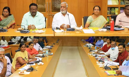 திருத்தணி முருகன் கோவிலில் மாற்றுப்பாதை-வசதிகள் மேம்படுத்த ஆய்வுக் கூட்டம்: அமைச்சர் சேகர்பாபு தலைமையில் நடந்தது