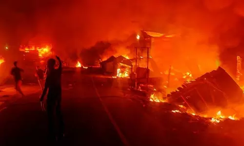 மணிப்பூர் வன்முறை - போராட்டக்காரர்களைக் கண்டதும் சுட உத்தரவு