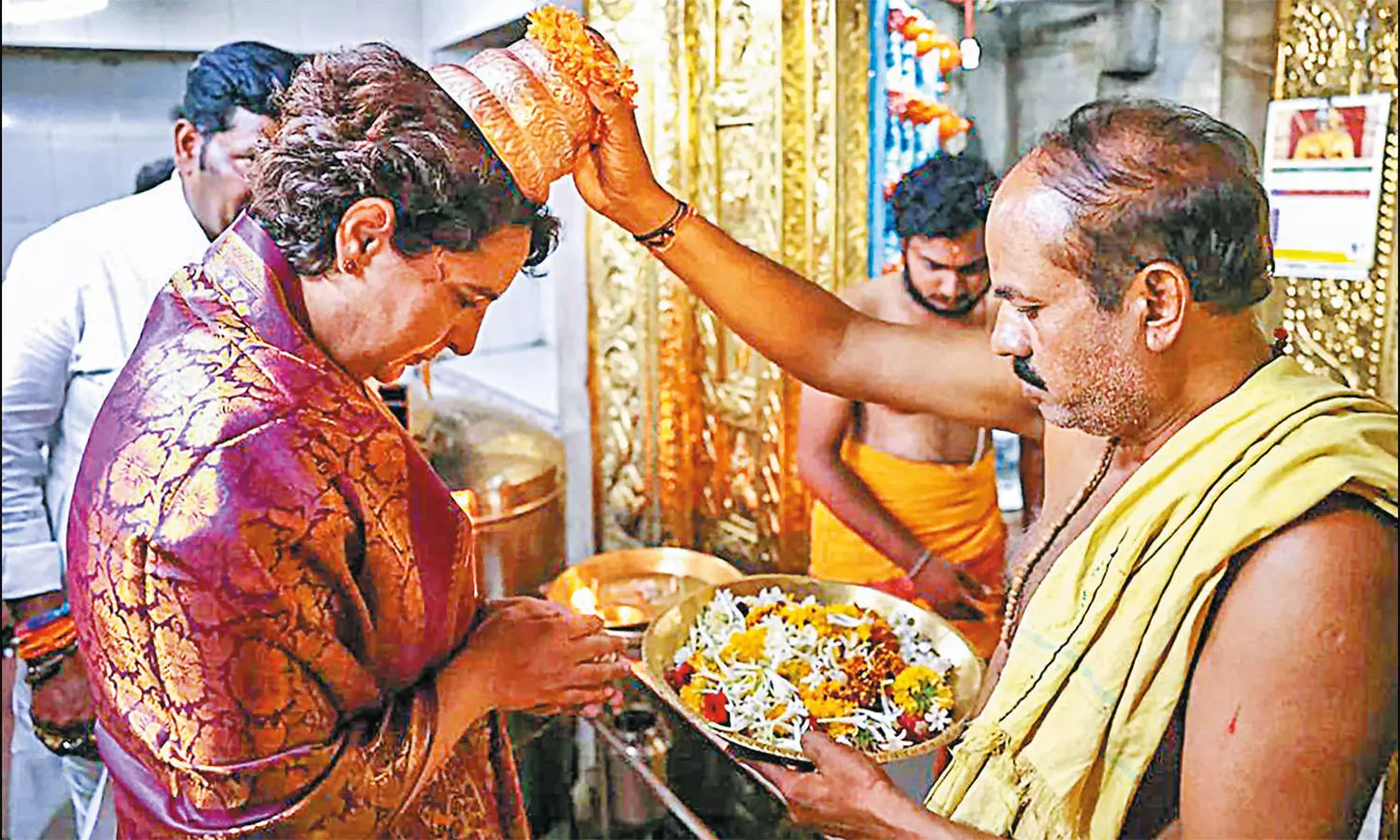 பா.ஜனதா அரசின் ஊழல் கொள்கையால் அத்தியாவசிய பொருட்களின் விலை உயர்வு: பிரியங்கா காந்தி