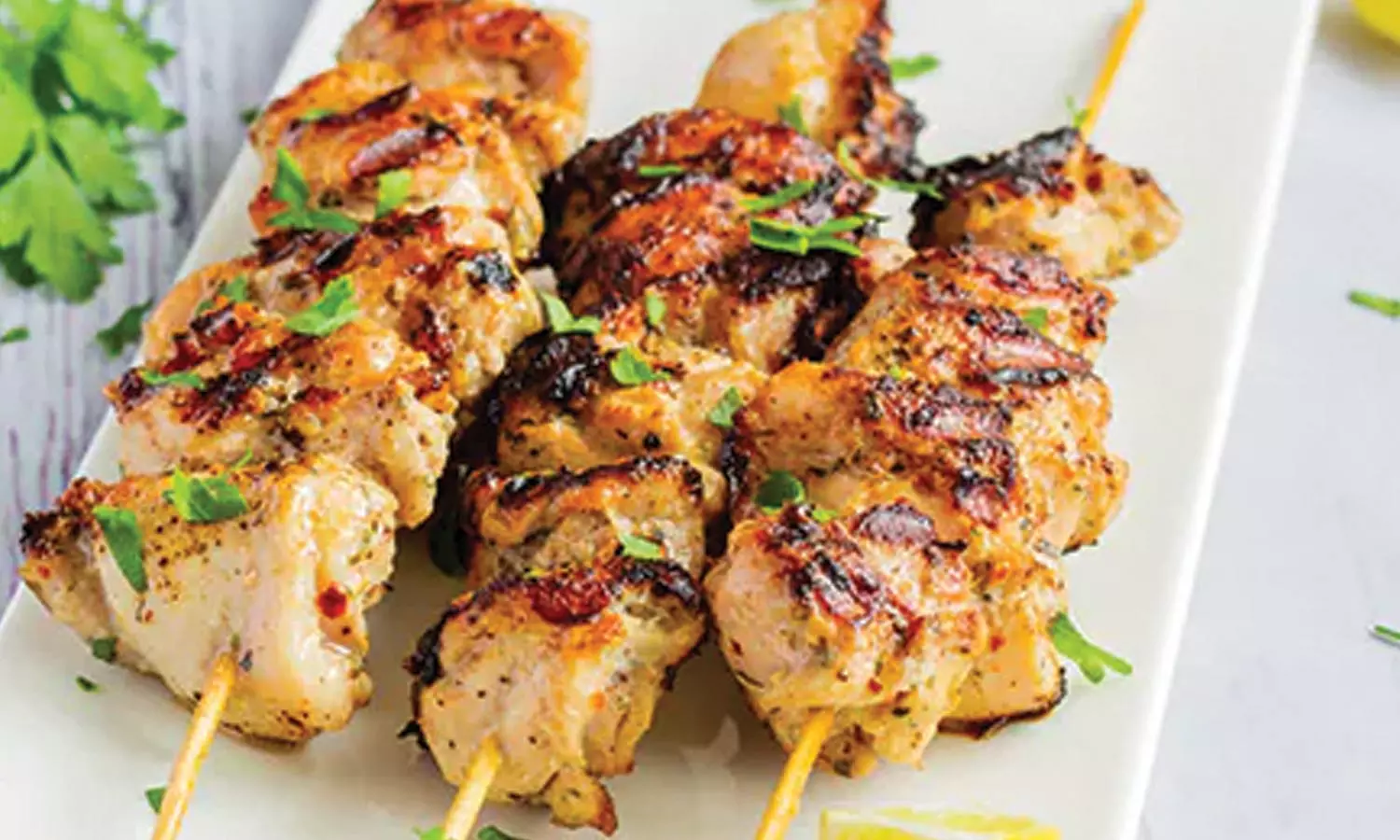 சிக்கன் கபாப் ருசியாக இல்லை என்று சமையல்காரரை சுட்டுக்கொன்ற வாலிபர்கள் கைது