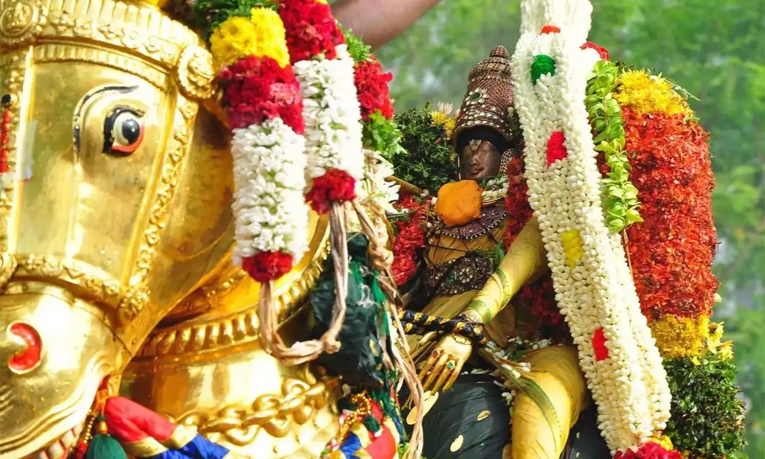 அபரஞ்சி தங்கத்திலான கள்ளழகர் சிலை