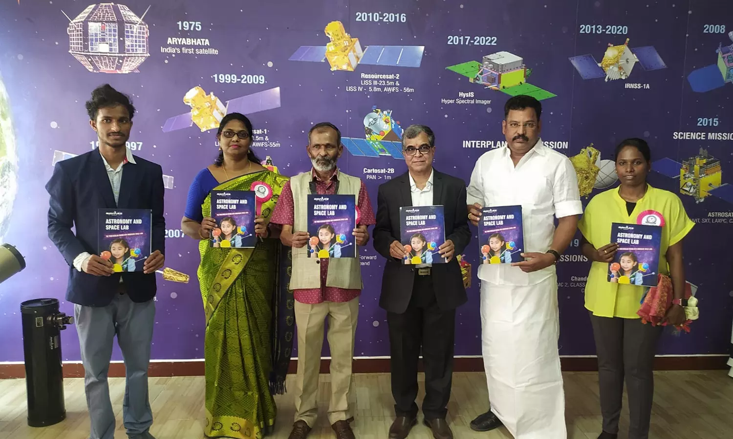 வரத விகாஸ் பப்ளிக் பள்ளியில் ஸ்பேஸ் லேப் திறப்பு விழா வரத விகாஸ் பப்ளிக் பள்ளியில் ஸ்பேஸ் லேப் திறப்பு விழா