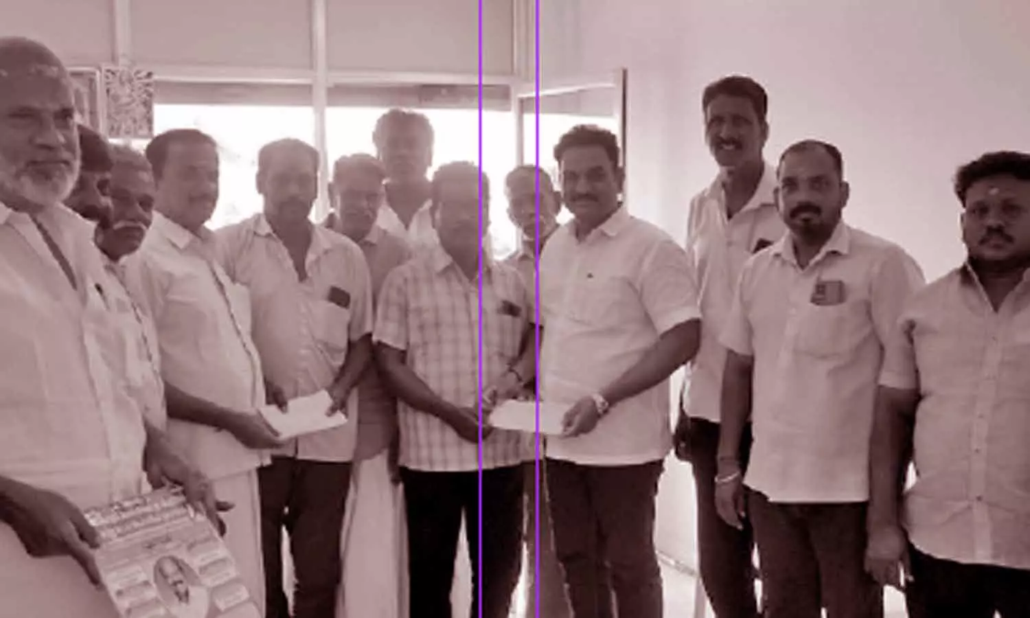 தீ விபத்தில் பாதிக்கப்பட்ட வியாபாரிகளுக்கு நிதி உதவி தீ விபத்தில் பாதிக்கப்பட்ட வியாபாரிகளுக்கு நிதி உதவி