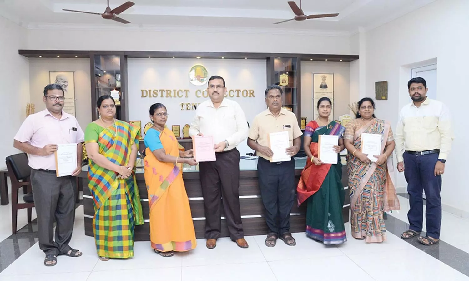 தென்காசியில் மாவட்ட திட்டமிடும் குழு உறுப்பினர் தேர்தலுக்கான இறுதி வாக்காளர் பட்டியல்- கலெக்டர் வெளியிட்டார்