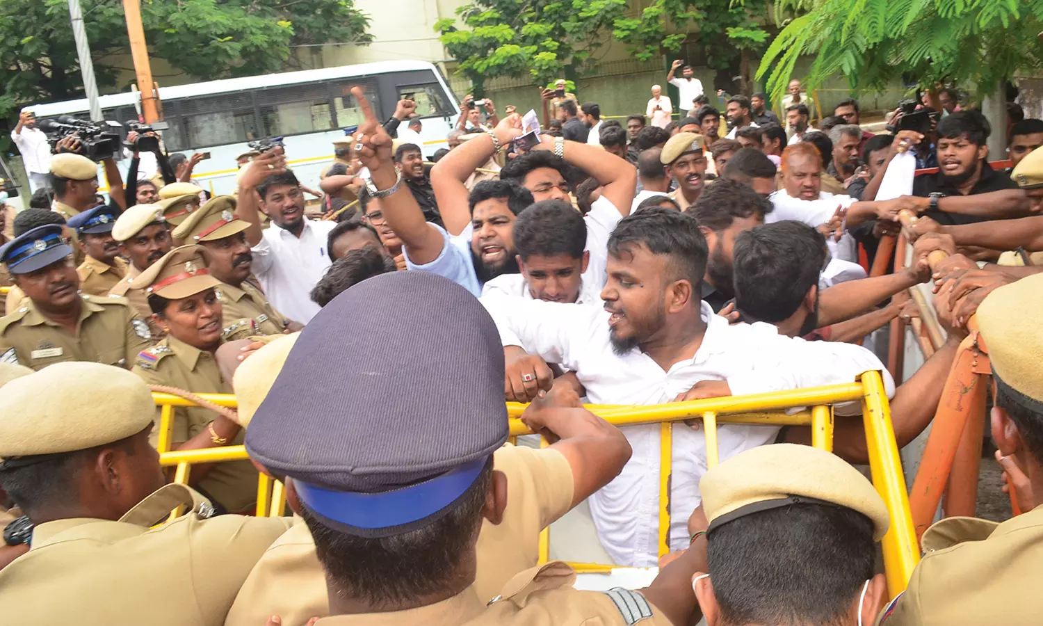 கோவையில் தி கேரளா ஸ்டோரி திரைப்படத்துக்கு எதிர்ப்பு தெரிவித்து போராட்டம்