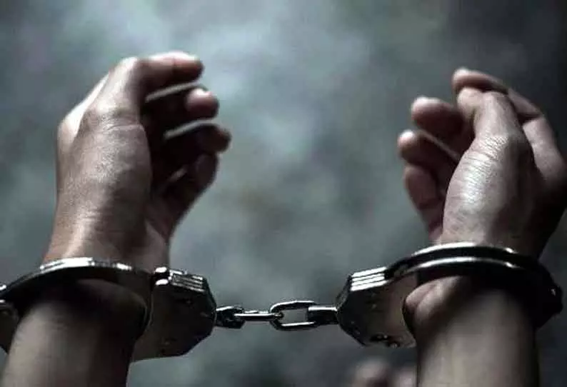 தகராறில் ஈடுபட்ட சிறுவன் உள்பட 2 பேர் கைது