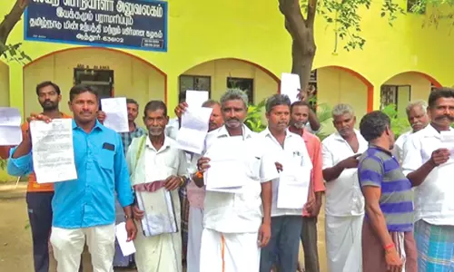 ஆத்தூர் மின்வாரிய அலுவலகத்தை  விவசாயிகள் திடீர் முற்றுகை