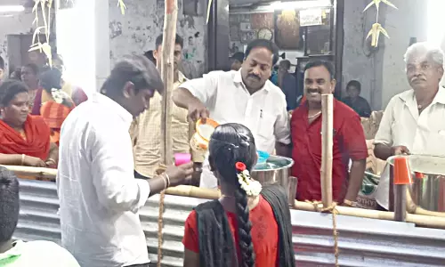 கவர்னர் ரவியை உடனடியாக திரும்ப பெற வேண்டும்