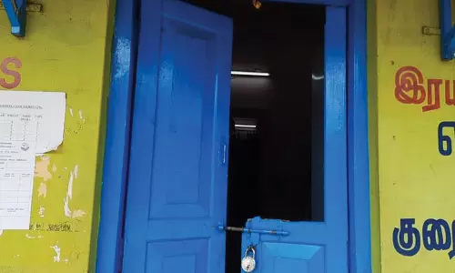 குன்னூர் அருகே ரேஷன்கடை கதவை உடைத்த கரடி