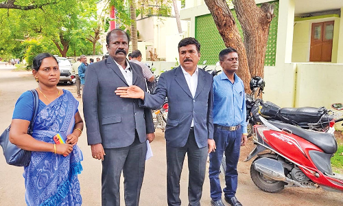 பற்களை பிடுங்கிய விவகாரம்: ஐ.ஜி. அந்தஸ்து அதிகாரி விசாரணை நடத்த வேண்டும் - பாதிக்கப்பட்ட தரப்பினர் கோரிக்கை