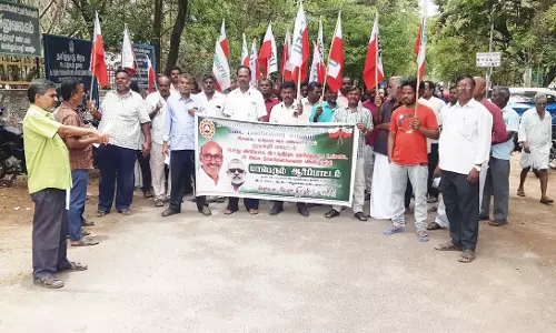 நியாயவிலைக்கடை பணியாளர்கள் ஆர்பாட்டம்