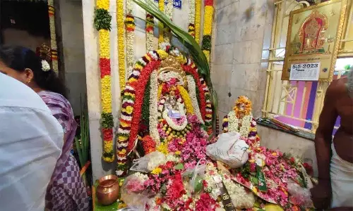 சித்ரா பவுர்ணமியை முன்னிட்டு திருப்பூர் சித்ரகுப்தர் கோவிலில் சிறப்பு அலங்கார பூஜை பொதுமக்கள் பொங்கல் வைத்து வழிபாடு