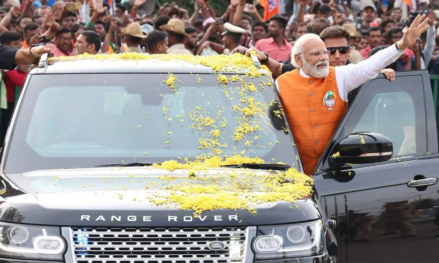 பெங்களூருவில் திறந்த வாகனத்தில் பிரதமர் மோடி இன்று பிரமாண்ட ஊர்வலம்: பலத்த பாதுகாப்பு ஏற்பாடுகள் பெங்களூருவில் திறந்த வாகனத்தில் பிரதமர் மோடி இன்று பிரமாண்ட ஊர்வலம்: பலத்த பாதுகாப்பு ஏற்பாடுகள்