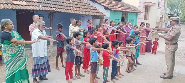 குற்றங்கள் இல்லாத தூத்துக்குடி மாவட்டத்தை உருவாக்குவோம் - விழிப்புணர்வு நிகழ்ச்சியில்  உறுதிமொழி எடுத்து கொண்ட பொது மக்கள்