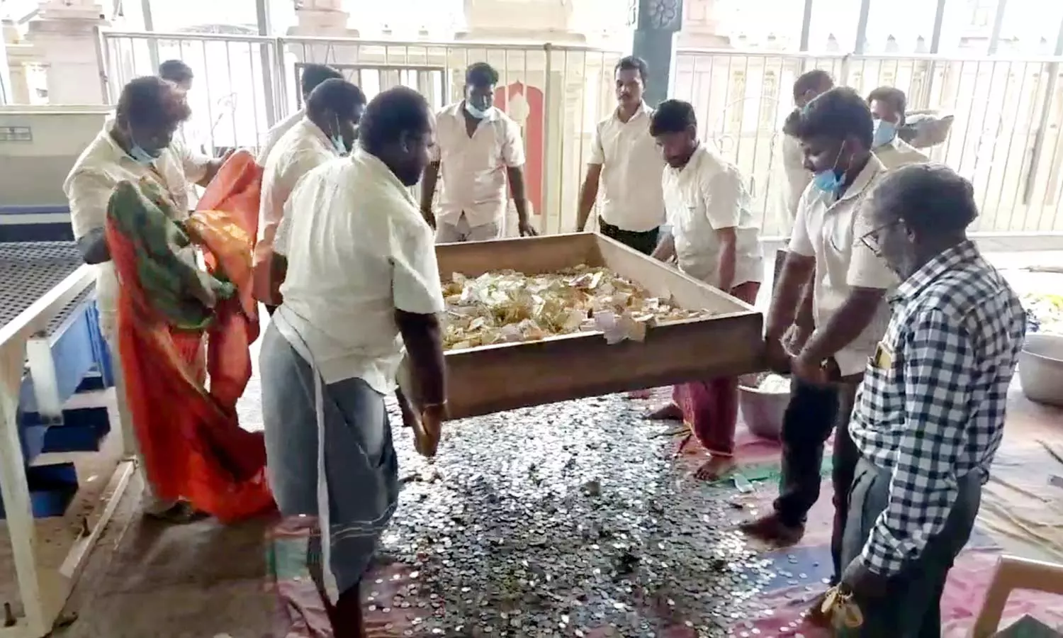 திருத்தணி முருகன் கோவிலில் ரூ.70 லட்சம் உண்டியல் வசூல் திருத்தணி முருகன் கோவிலில் ரூ.70 லட்சம் உண்டியல் வசூல்