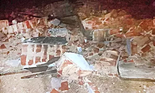 பட்டாசு ஆலை வெடிவிபத்தில் 3 அறைகள் இடிந்து தரைமட்டம்: உரிமையாளர்-போர்மேன் மீது வழக்கு