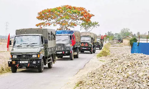 மணிப்பூர் கலவரம்- வருமான வரித்துறை அதிகாரியை அடித்து கொன்ற வன்முறை கும்பல்