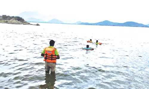 பண்ணவாடி பரிசல் துறைகாவிரி ஆற்றில் மூழ்கிய தொழிலாளி பிணமாக மீட்பு