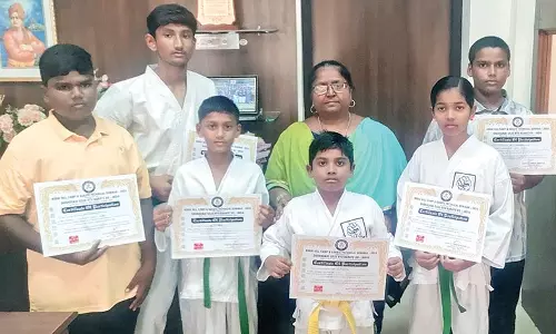 விளாத்திகுளம் அம்பாள் வித்யாலயா பள்ளி மாணவர்கள் மாநில கராத்தே போட்டிக்கு தேர்ச்சி