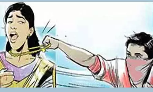 மதுரை சித்திரை திருவிழா-கூட்ட நெரிசலை பயன்படுத்தி 6 பேரிடம் நகை பறிப்பு