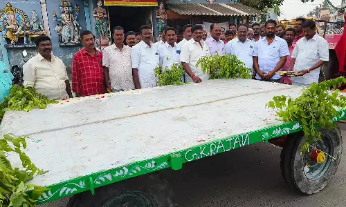 வர்ணமுத்து மாரியம்மன் கோவில் உற்சவர் வாகனம்