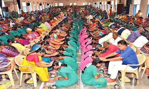 நெல்லை சாரதா கல்லூரியில் பாதபூஜை விழா