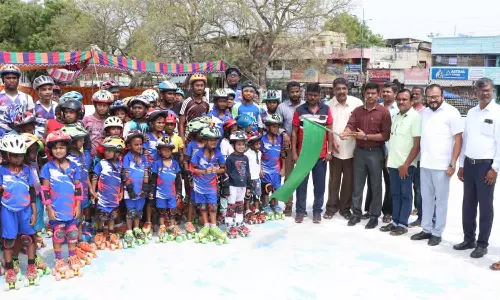 தஞ்சையில், 24 மணி நேர தொடர் ஸ்கேட்டிங் நிகழ்ச்சி- கூடுதல் கலெக்டர் தொடங்கி வைத்தார்