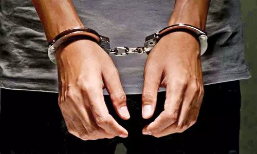 வேனில் வைத்திருந்த ரூ.19 லட்சம் திருட்டு வழக்கில் ஒருவர் கைது