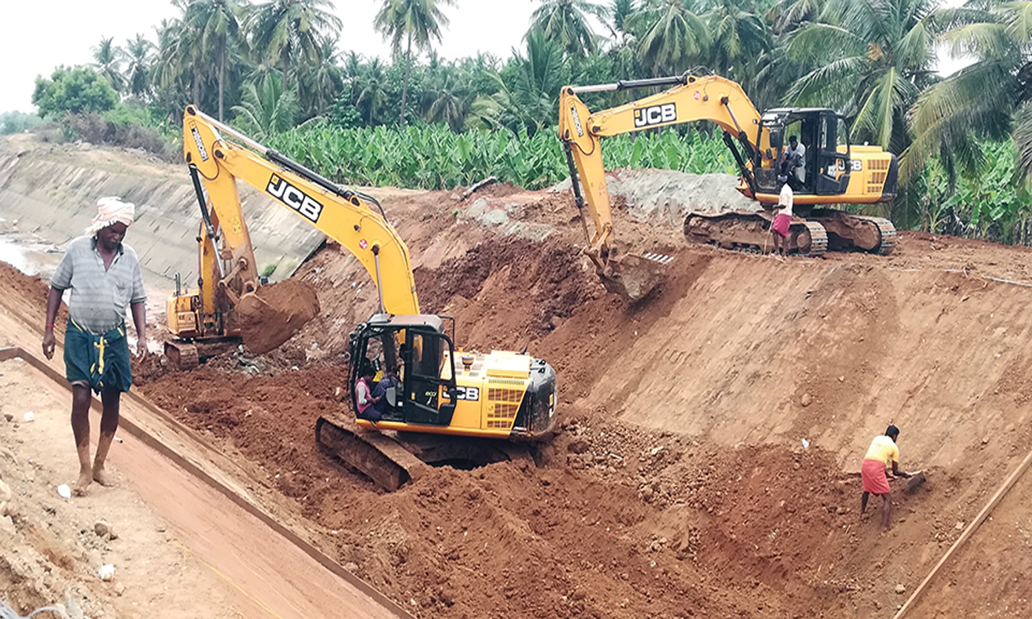 வைகை அணை அருகே ரூ.23.98 கோடி மதிப்பில் பாசன கால்வாய் புனரமைக்கும் பணி