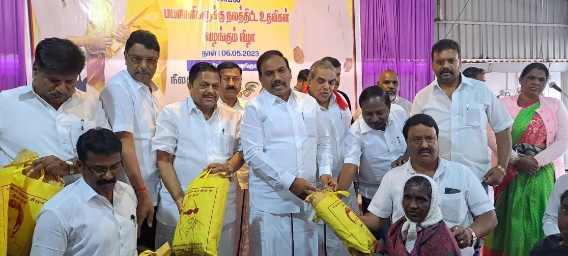 ஊட்டி நகர தி.மு.க சார்பில் நலத்திட்ட உதவிகள் ஊட்டி நகர தி.மு.க சார்பில் நலத்திட்ட உதவிகள்