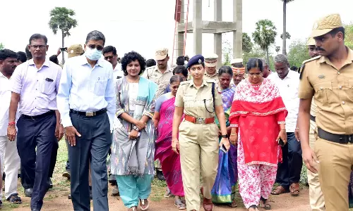 குடிநீர் தொட்டியில் மனித கழிவு கலந்த விவகாரம்-முத்துக்காடு, வேங்கைவயலில் ஓய்வுபெற்ற நீதிபதி சத்தியநாராயணா கள ஆய்வு