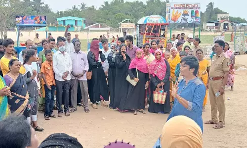 கடலூரில் இணையவழி குற்றங்கள் தடுப்பது குறித்து போலீசார் பொதுமக்களுக்கு விழிப்புணர்வு