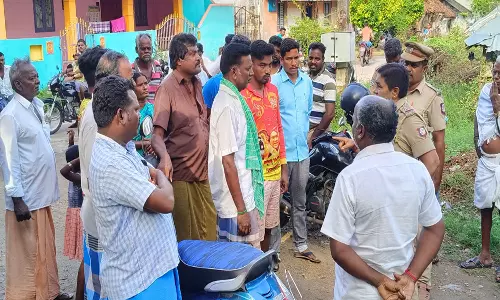 தண்ணீர் டேங்க்கை சரி செய்யக்கோரி  சாலை மறியலில் ஈடுபட முயன்ற கிராம மக்கள்