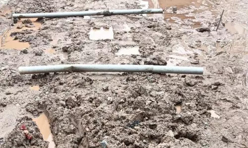 சேதமடைந்த சாலையால் பொதுமக்கள் அவதி