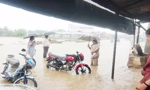குளம் போல் தேங்கிய தண்ணீர் அகற்றம்